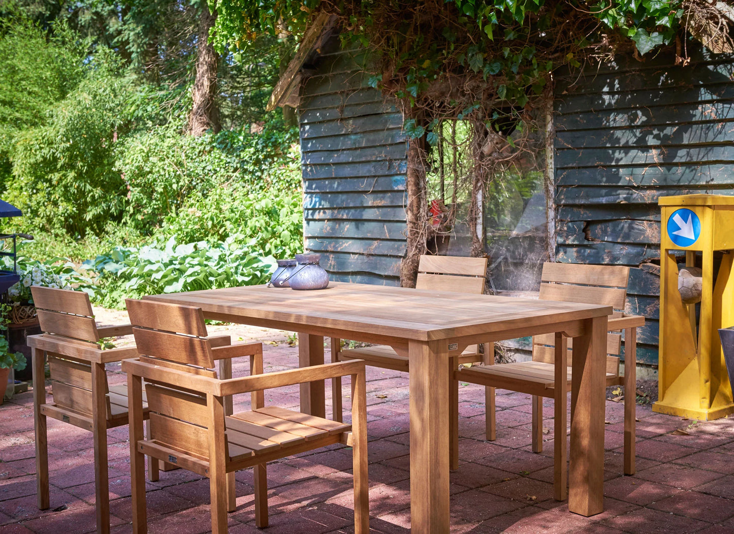 Traditioneller stapelbarer Gartenstuhl Maxima aus Teakholz