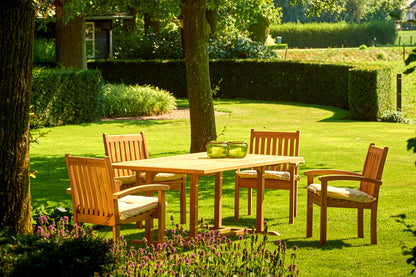 Traditioneller stapelbarer Gartenstuhl Victoria aus Teakholz